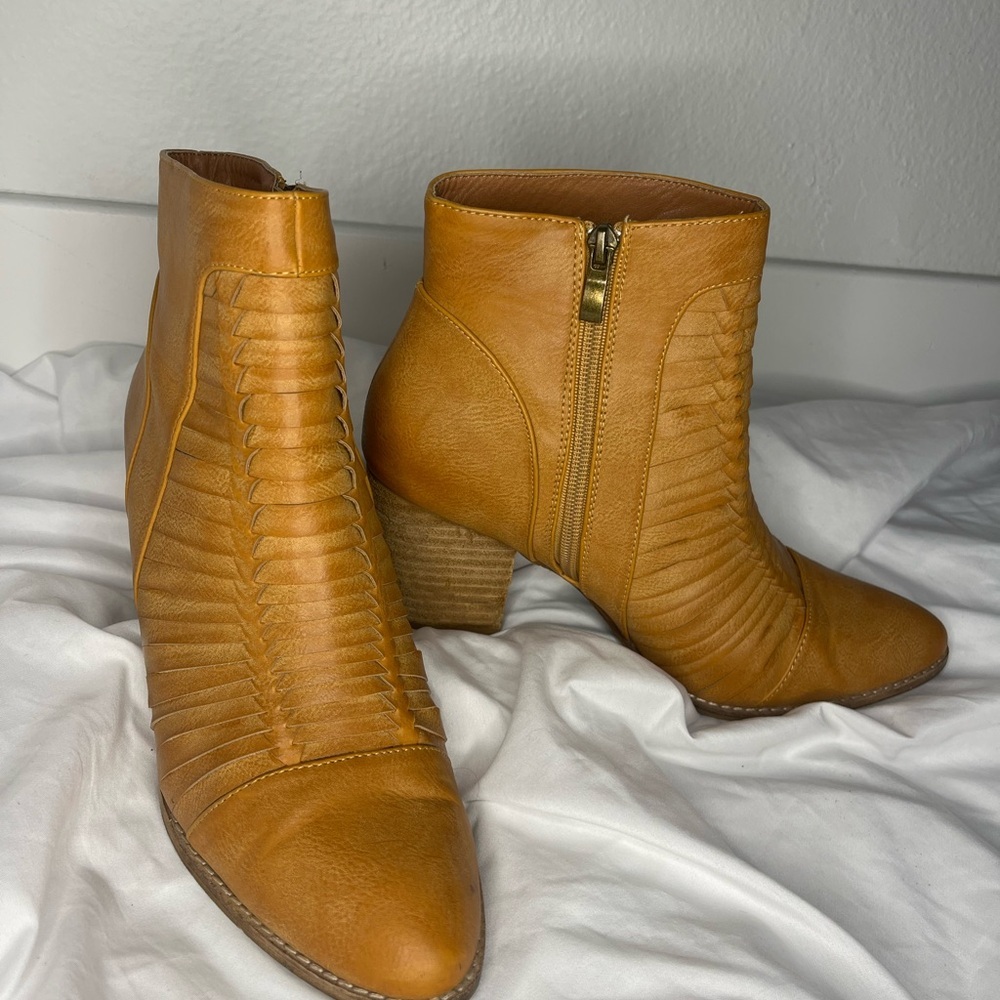BEAST Fashion Tan Block Heel Booties – Size 9 👢 - Picture 2 of 7